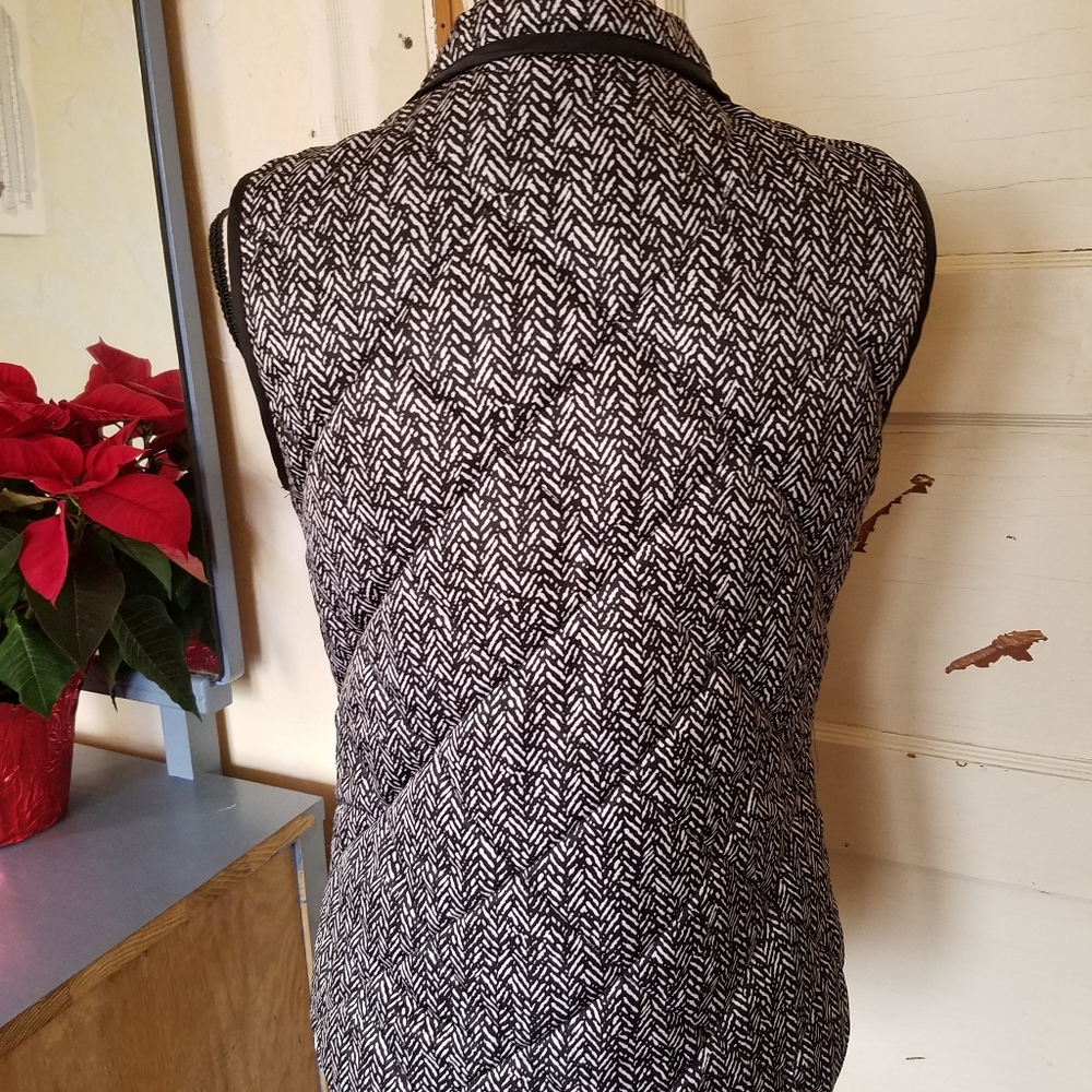 San Joy Black & White Herringbone Quilted Zip Vest - Picture 5 of 8